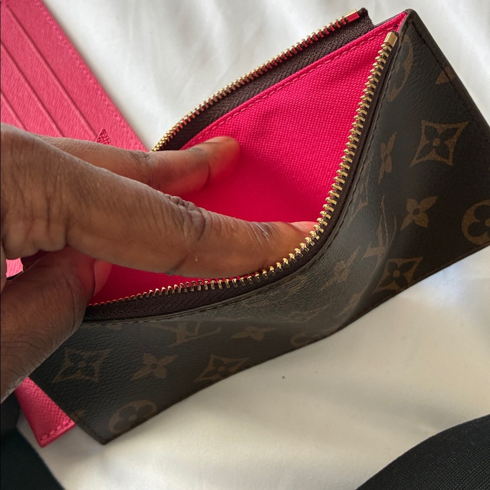 Louis Vuitton Pochette Félicie in Monogram - removable gold chain & Pink lining - Picture 8 of 17